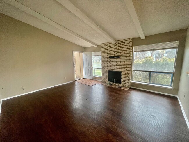 Building Photo - 302 W. William Cannon Drive