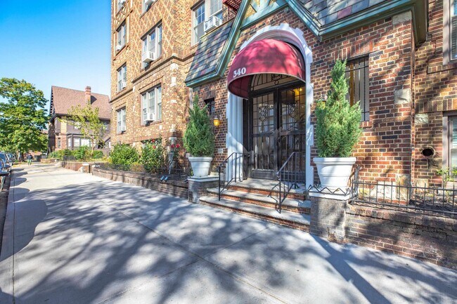 Building Photo - 340 Fairmount Ave