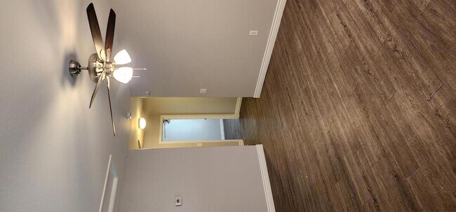 Building Photo - 9124 W Elm St