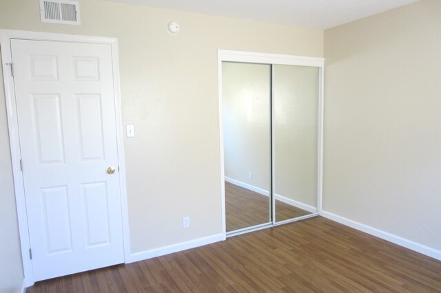 Building Photo - Spacious Remodeled Upstairs Apartment, 2 Bathrooms, Garage Plus 1, A/C, Balcony!