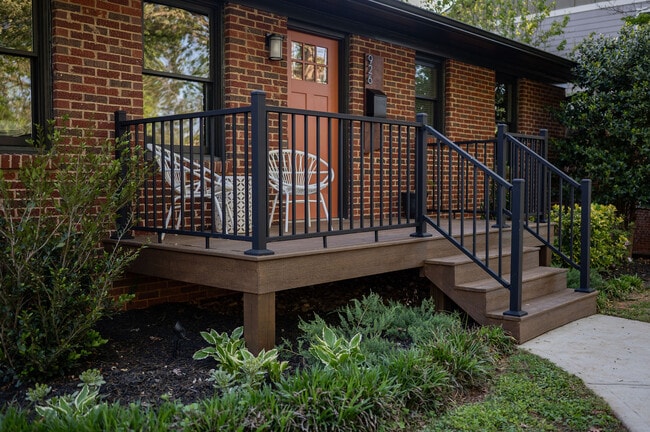 Building Photo - 926 Herrin Ave