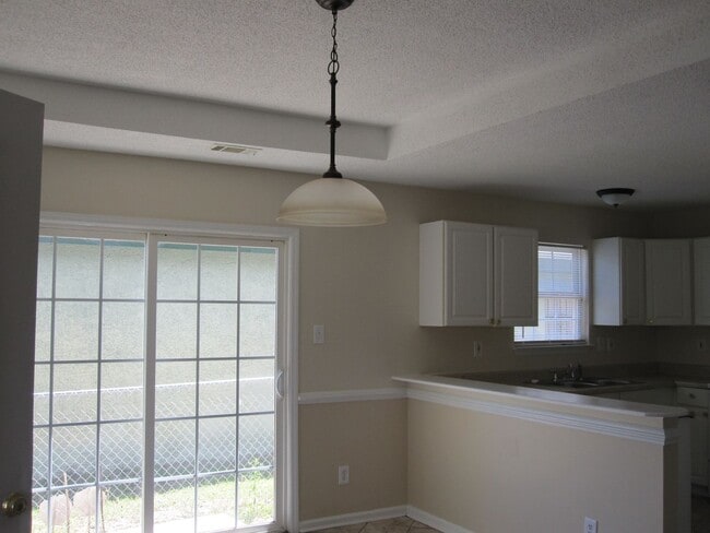 Building Photo - Nice home