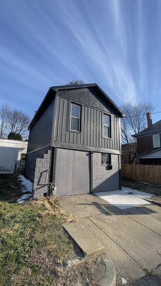 Building Photo - 308 9th St