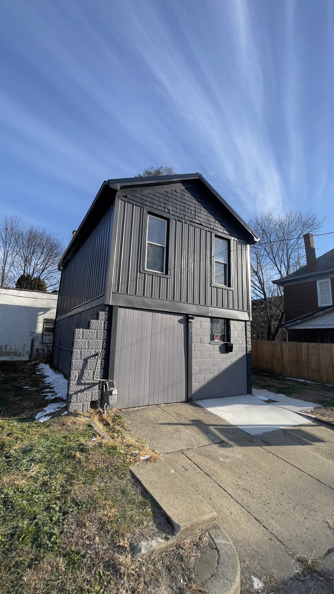 Building Photo - 308 9th St