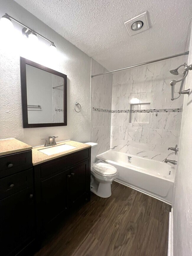 Building Photo - Recently Renovated 3/2 Home in South Austin with Bonus Room + Additional Storage