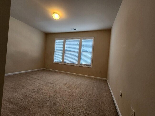 Building Photo - 229 Privet Cir
