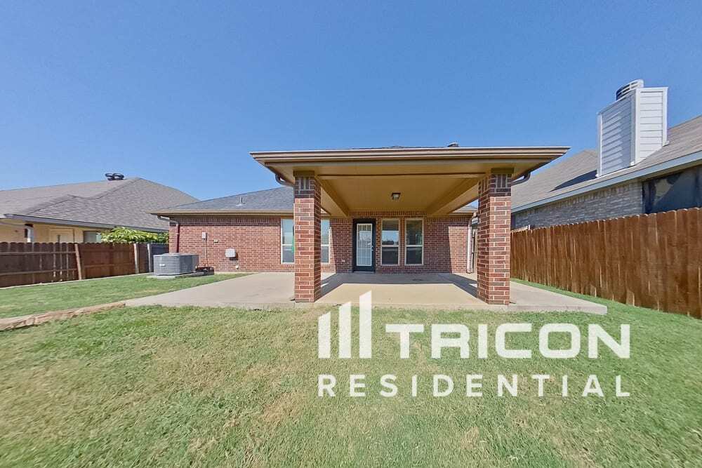Building Photo - 2213 Wakecrest Dr