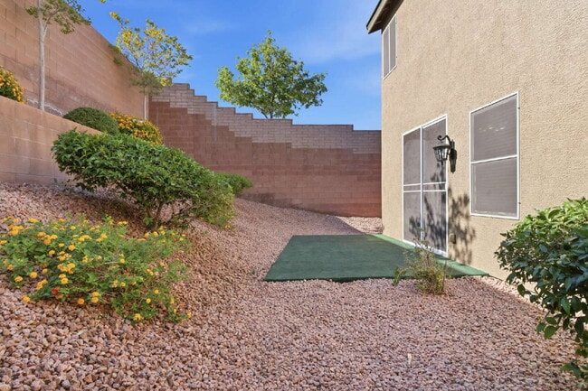 Building Photo - Available for Immediate Move-In! Discover this exceptionally well-maintained and cared-for corner...