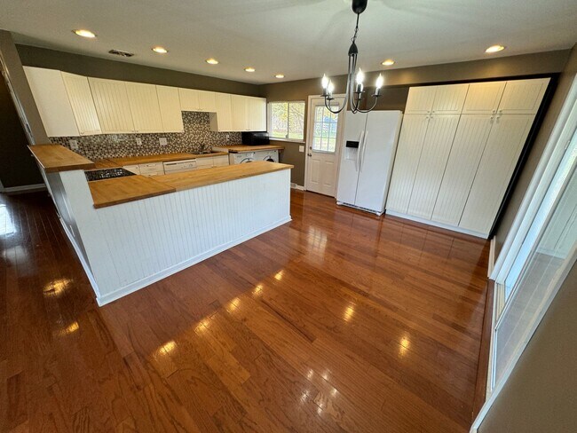 Building Photo - 3 Bedroom- Upper Arlington area