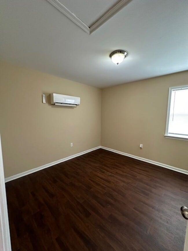 Building Photo - Updated 1 bedroom/1 bath