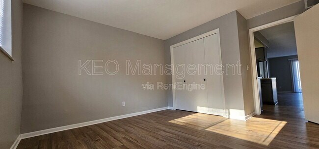 Building Photo - 3813 Briar Pl