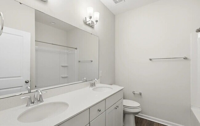 Building Photo - 99 Small Pine Ln
