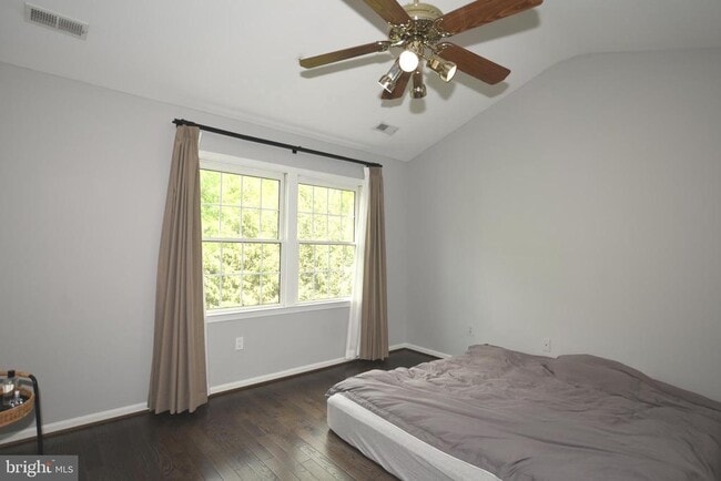 Building Photo - 556 Winding Rose Dr