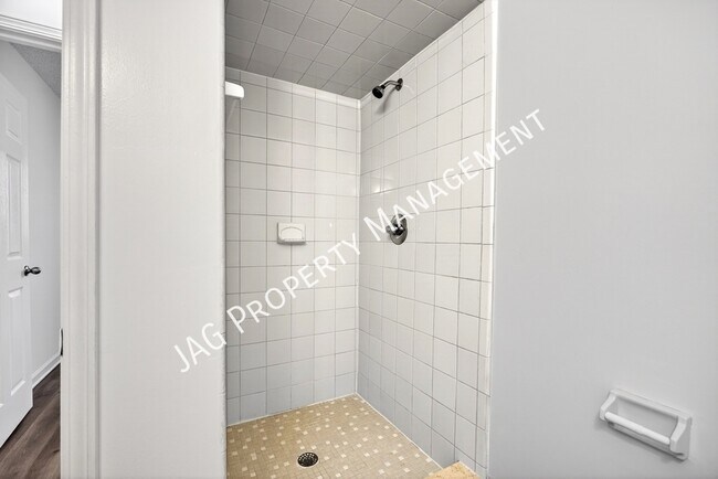 Building Photo - 1234 Montecello Dr