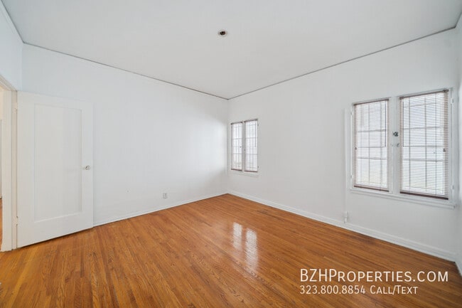 Building Photo - 139 S Elm Dr