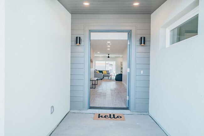 Building Photo - NO HOA Heated Pool-Gorgeous 3bed/2bath Home in Old Town Scottsdale