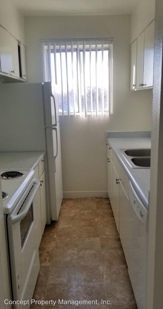 Building Photo - 435 E Warnock Ave