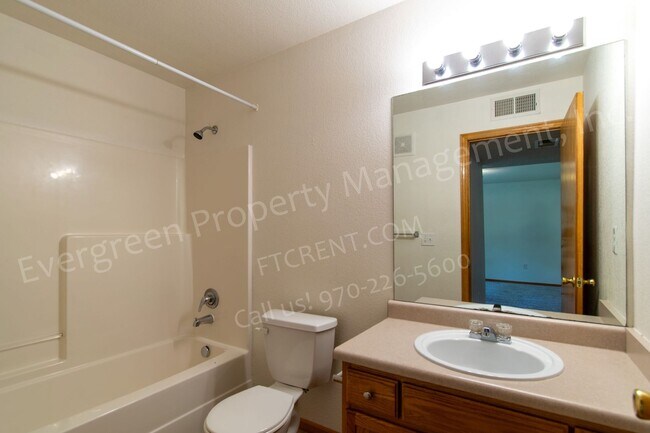 Building Photo - Amazing 2 Bedroom on City Park!