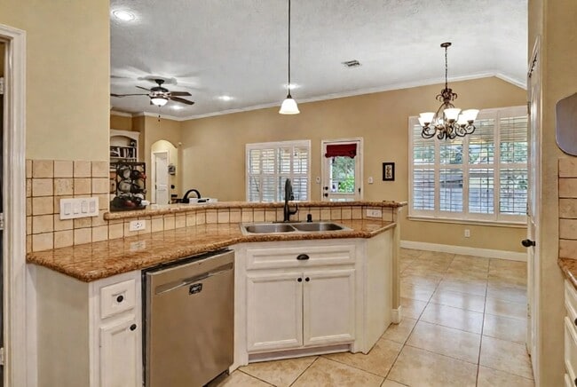 Building Photo - 11807 Briarwood Ln