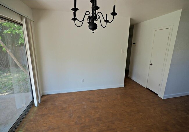 Building Photo - 1503 Meadows Dr