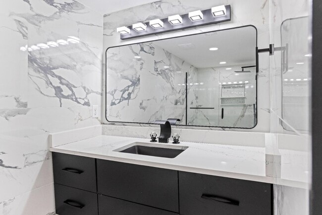 Building Photo - 14 Lockwood Dr