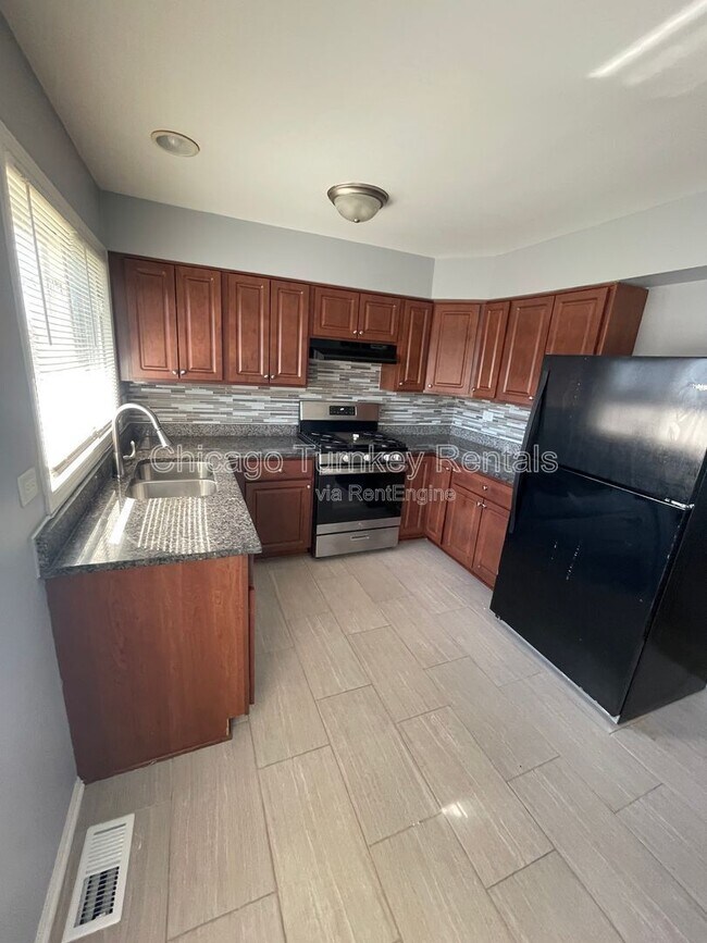 Building Photo - 5663 Allemong Dr