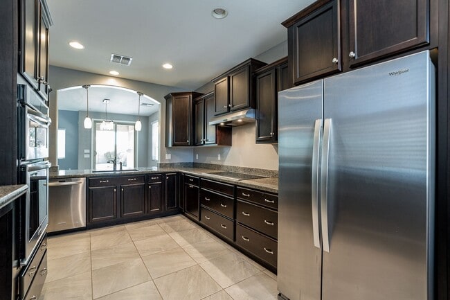 Building Photo - Move In Ready! Three Bedrooms - Beautiful ...