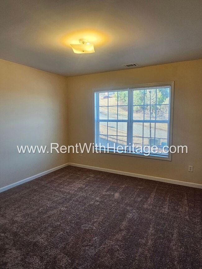 Building Photo - WOW!!...GORGEOUS!!..UPGRADES /AMAZING MASTER/ FENCED YD/ SWIM-TENNIS