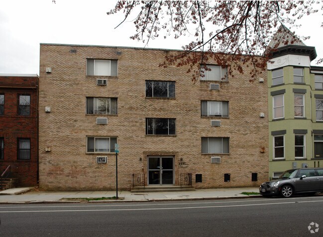 Building Photo - 1111 D ST NE