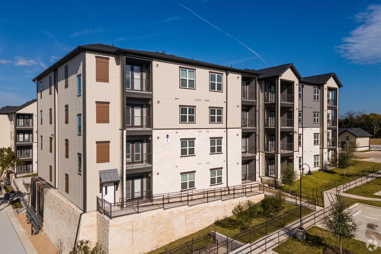 The Mont Austin Tx Apartment Finder