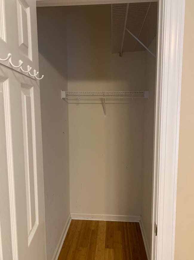 Building Photo - Spacious Townhome close to downtown Auburn...
