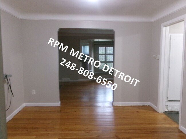 Building Photo - UPDATED COLONIAL HOME IN DETROIT