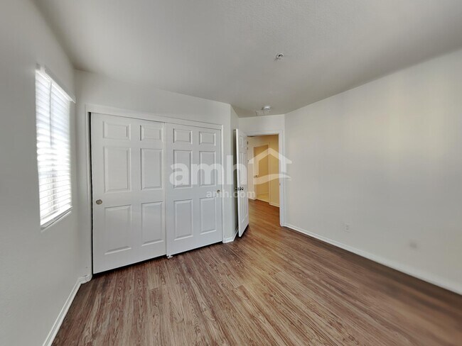 Building Photo - 611 Desert Silk Ct