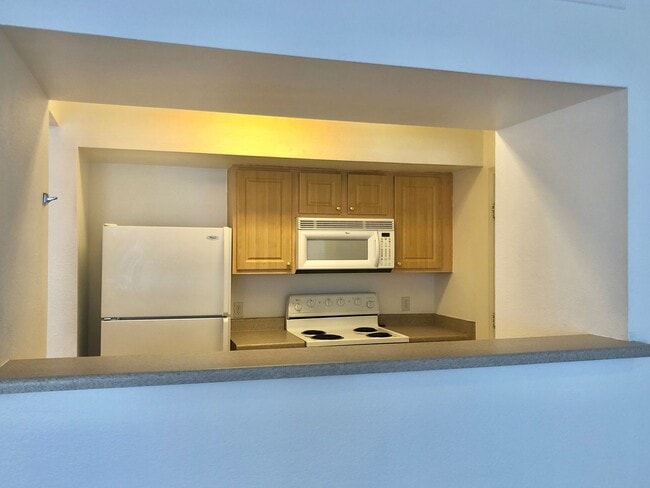 Building Photo - Spacious 2Bed/2Bath 2nd Floor Condo located in The Reagent at Town Center !