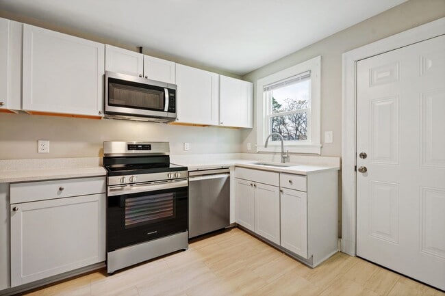 Building Photo - Remodeled 2 Bed & 1 Bath Home in Downtown Durham with Fenced yard!