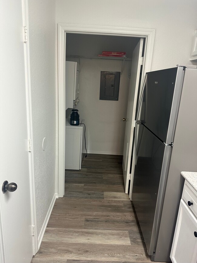 Building Photo - 3705 SW 27th St