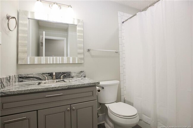 Building Photo - 906 N Glenwood Trail