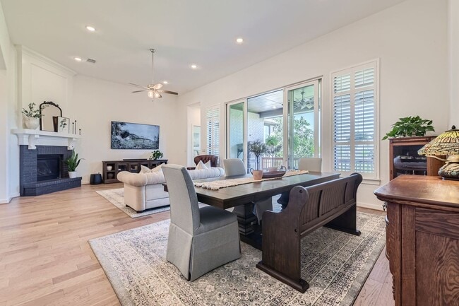 Building Photo - Available Now: Gorgeous 4 Bed/3.5 Bath wit...