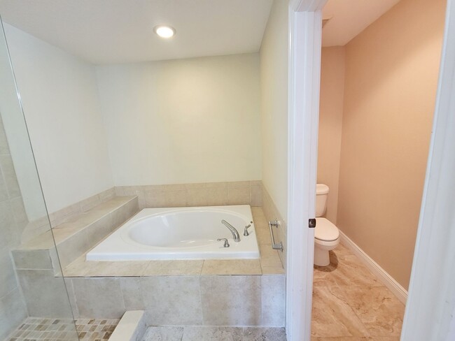 Building Photo - 3 Bedroom 2.5 Bath Townhome in North St. P...