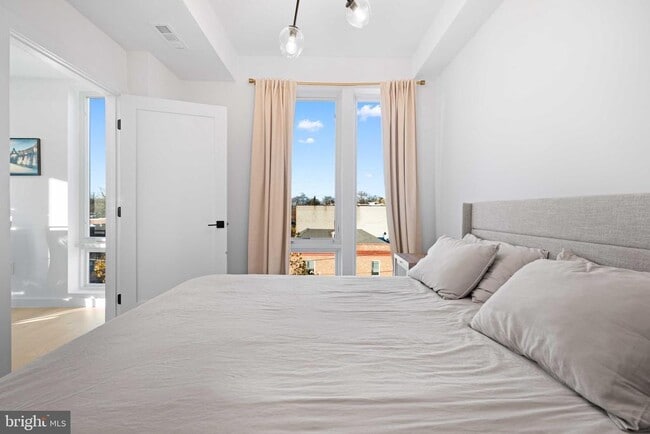 Building Photo - 30 Kennedy St NW