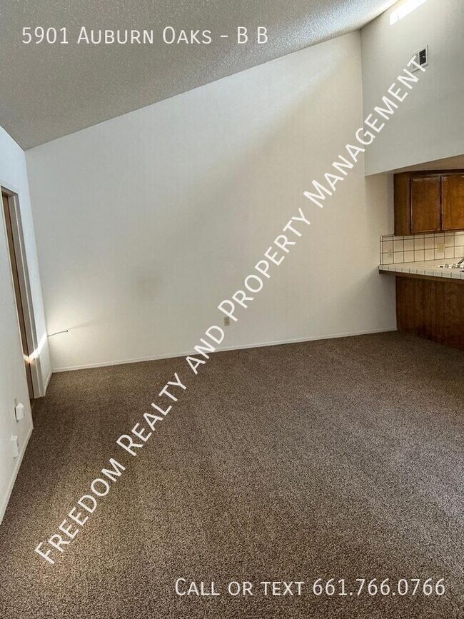 Building Photo - 5901 Auburn Oaks Dr