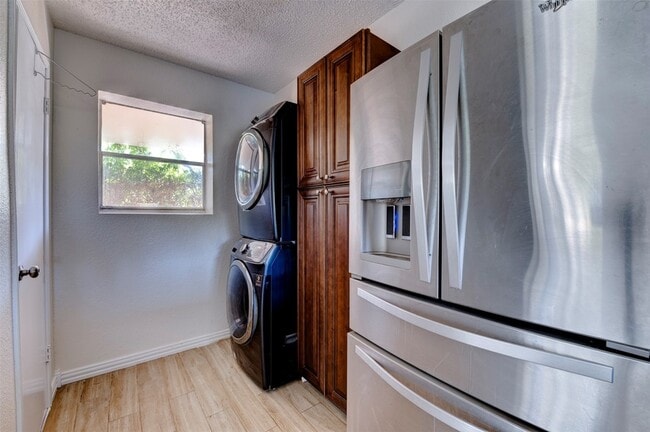 Building Photo - 2137 Casa Rio Cir