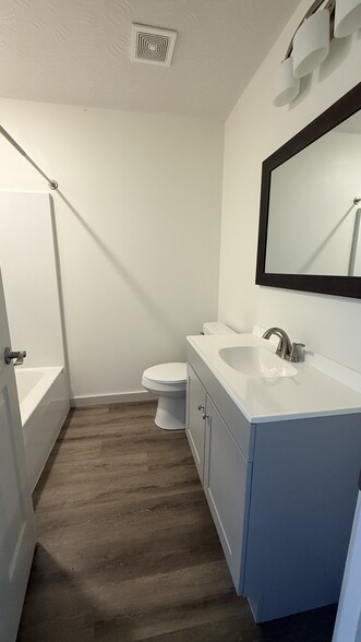 Building Photo - 604 Crescent Hill Dr