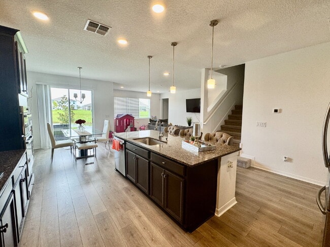 Building Photo - "Spacious 5-Bedroom Sanctuary with 4 Full Baths in Wimauma - 3,566 Sq Ft of Comfort!"