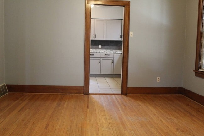 Building Photo - 439 7th St