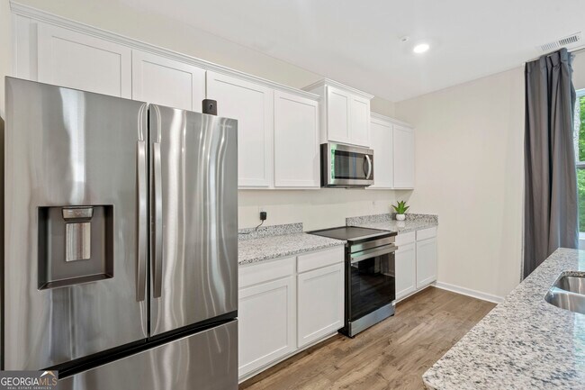 Building Photo - 3645 Beaconfield Ct SE