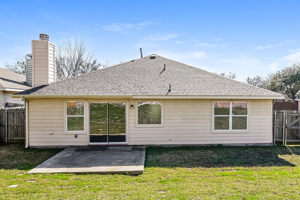 Building Photo - 3884 Pinebluff Ln