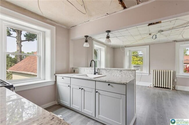 Building Photo - 313 Edgewood Dr