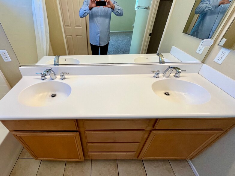 Building Photo - 1559 Park Meadows Dr