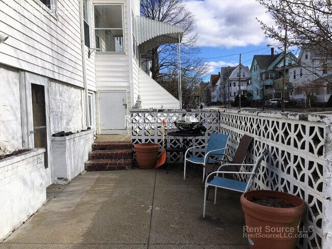 Building Photo - 519-521 Main St. Unit 1